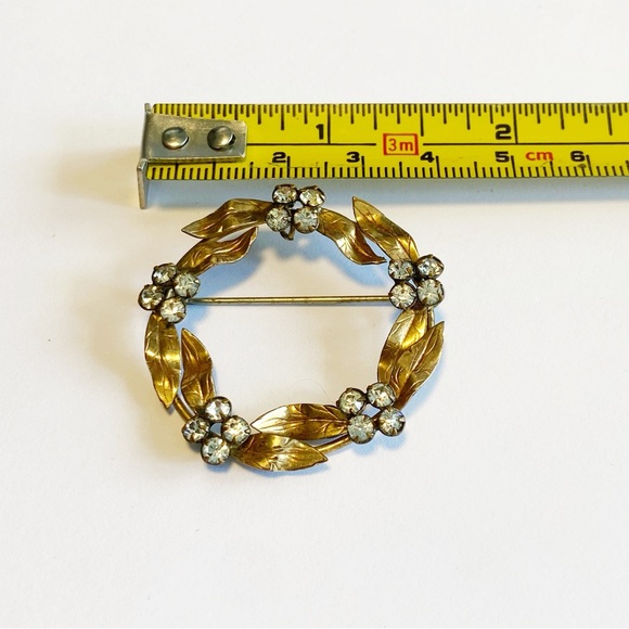 Vintage 12K Gold Filled Floral Wreath Brooch with Clear Rhinestones - Picture 5 of 5
